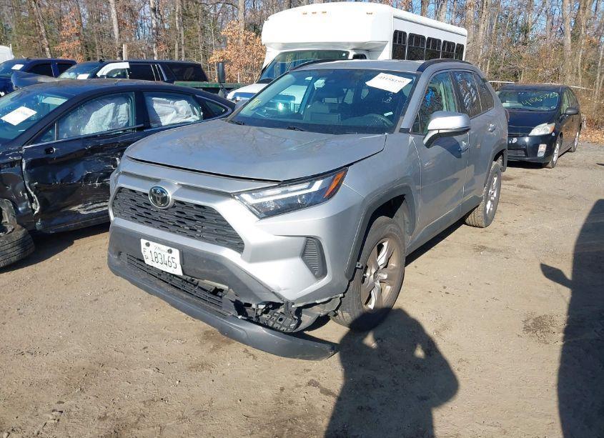 Photo 2 of 2022 Toyota Rav4 XLE (VIN 2T3P1RFV2NW272653)