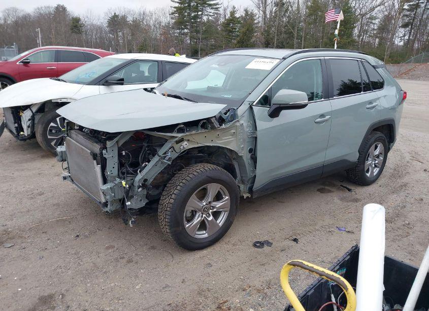 Photo 2 of 2022 Toyota Rav4 XLE (VIN 2T3P1RFV2NW276539)