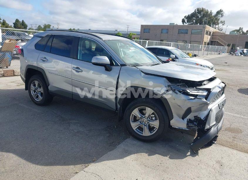 2025 Toyota Rav4 XLE (VIN 2T3P1RFV2SW499305) main photo