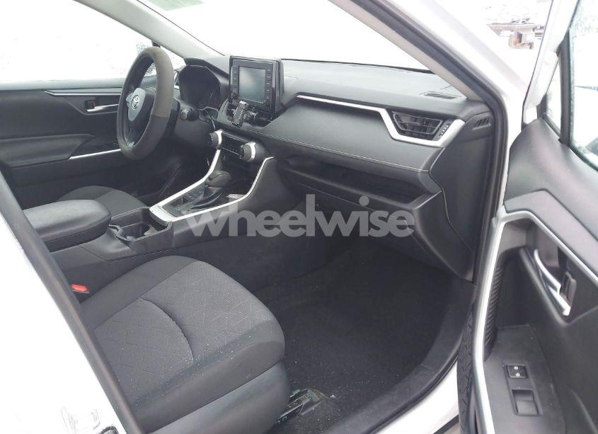 Photo 5 of 2019 Toyota Rav4 XLE (VIN 2T3P1RFV3KW024536)