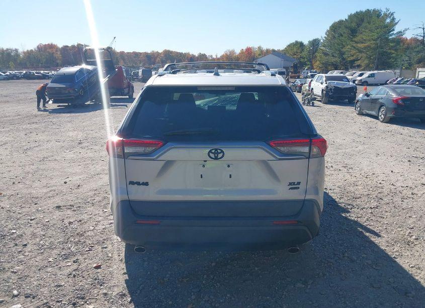 Photo 16 of 2020 Toyota Rav4 XLE (VIN 2T3P1RFV3LC083864)