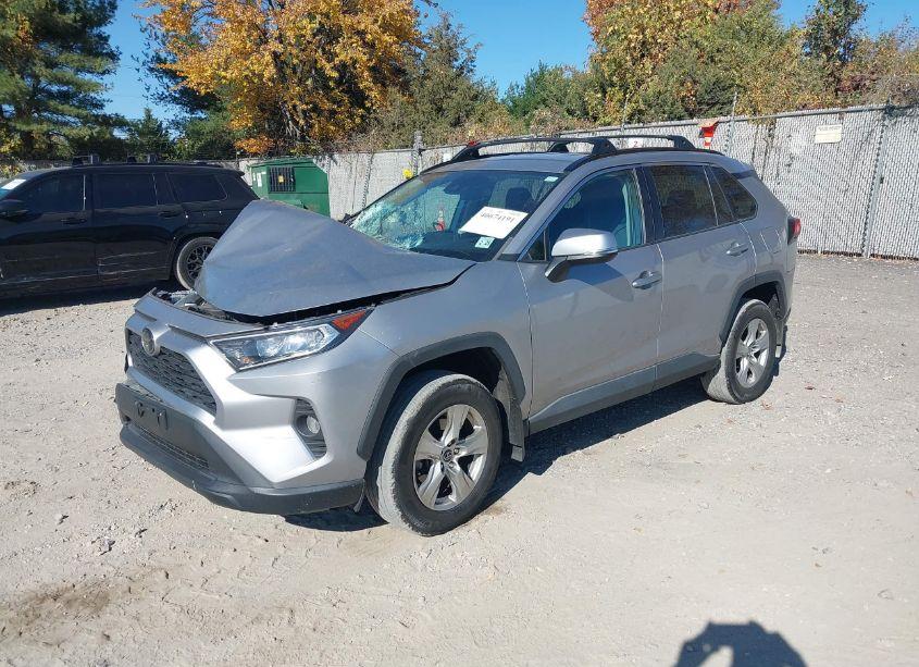 Photo 2 of 2020 Toyota Rav4 XLE (VIN 2T3P1RFV3LC083864)