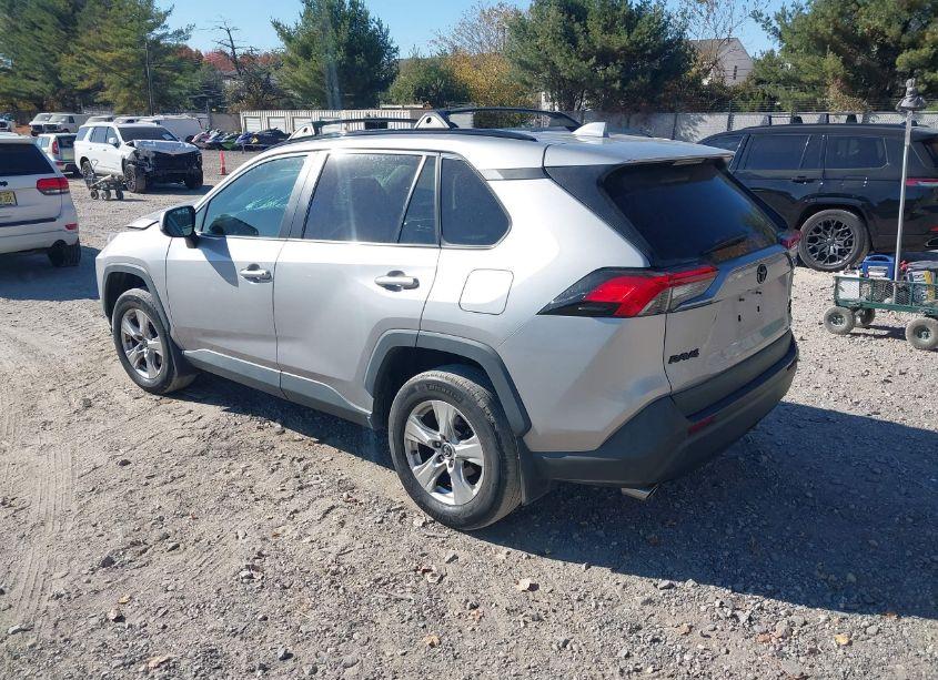 Photo 3 of 2020 Toyota Rav4 XLE (VIN 2T3P1RFV3LC083864)