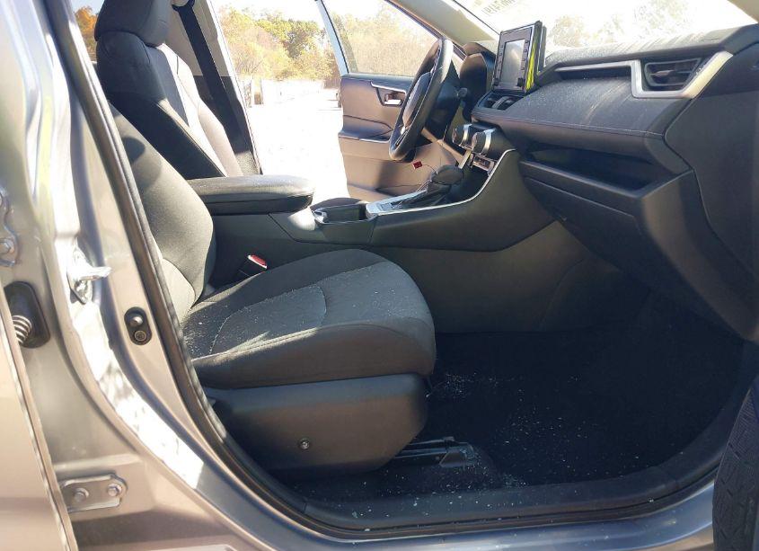 Photo 5 of 2020 Toyota Rav4 XLE (VIN 2T3P1RFV3LC083864)
