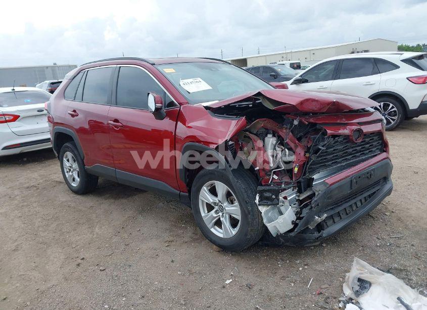 2020 Toyota Rav4 XLE (VIN 2T3P1RFV3LC125708) main photo