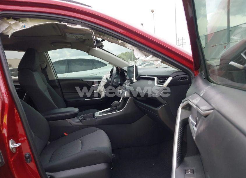 Photo 5 of 2020 Toyota Rav4 XLE (VIN 2T3P1RFV3LC125708)