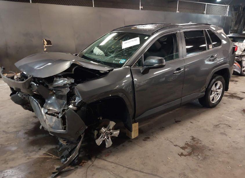 Photo 2 of 2020 Toyota Rav4 XLE (VIN 2T3P1RFV3LW105375)