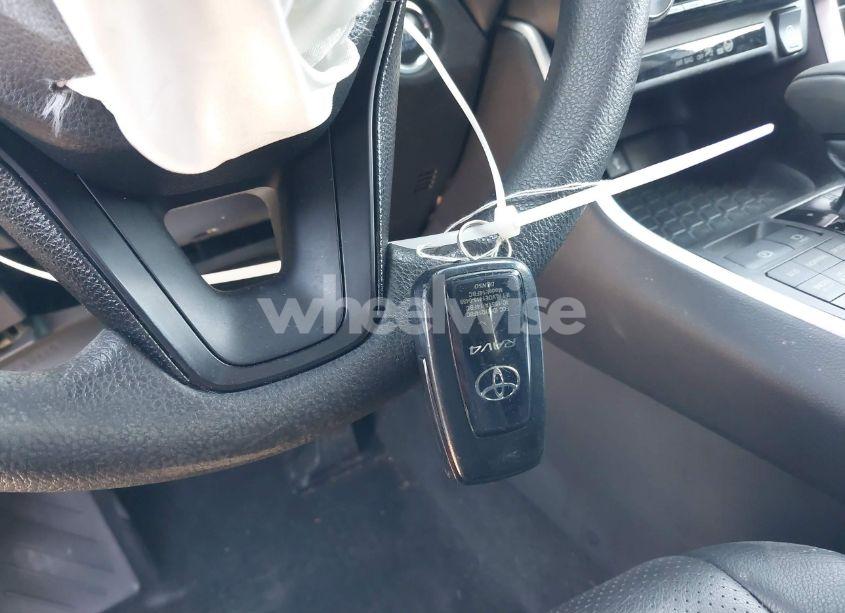 Photo 11 of 2020 Toyota Rav4 XLE (VIN 2T3P1RFV3LW112620)