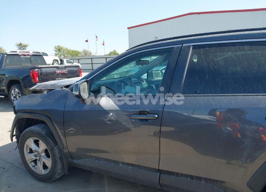 Photo 14 of 2020 Toyota Rav4 XLE (VIN 2T3P1RFV3LW112620)