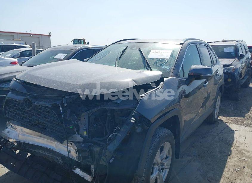 Photo 2 of 2020 Toyota Rav4 XLE (VIN 2T3P1RFV3LW112620)