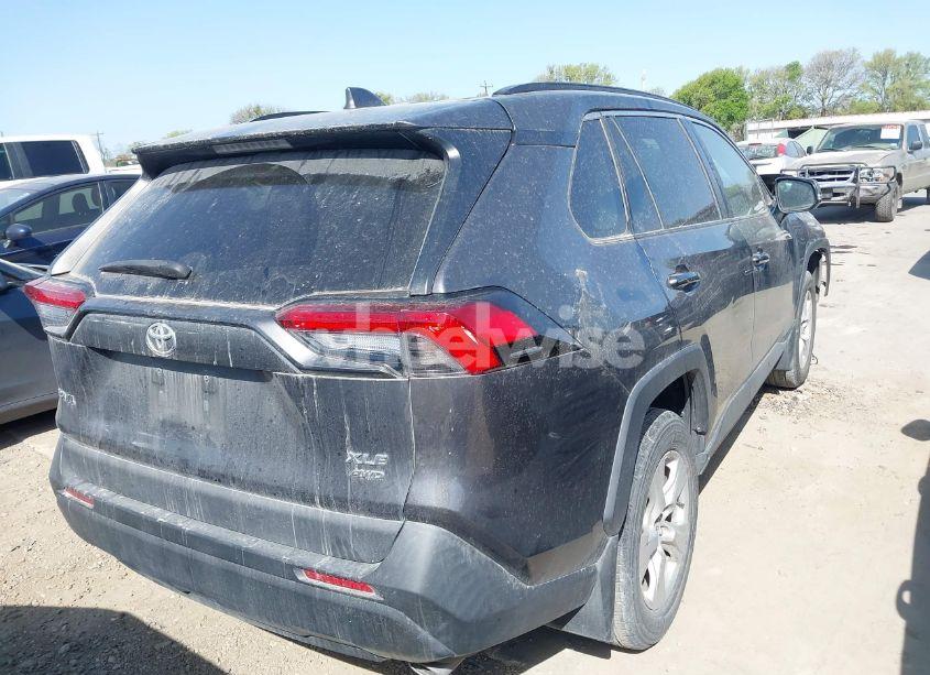 Photo 4 of 2020 Toyota Rav4 XLE (VIN 2T3P1RFV3LW112620)