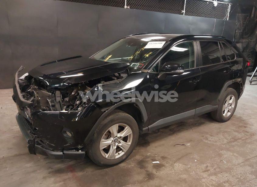 Photo 2 of 2020 Toyota Rav4 XLE (VIN 2T3P1RFV3LW127912)