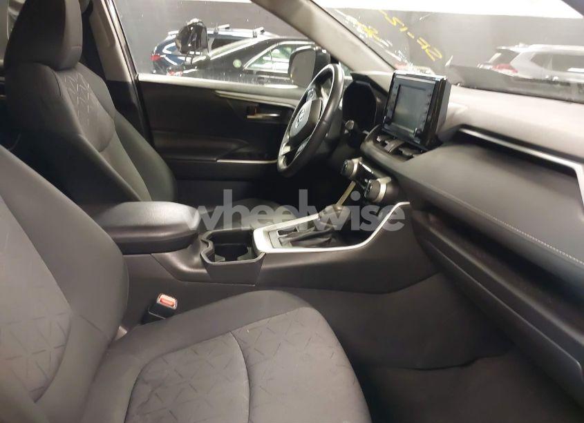 Photo 5 of 2020 Toyota Rav4 XLE (VIN 2T3P1RFV3LW127912)