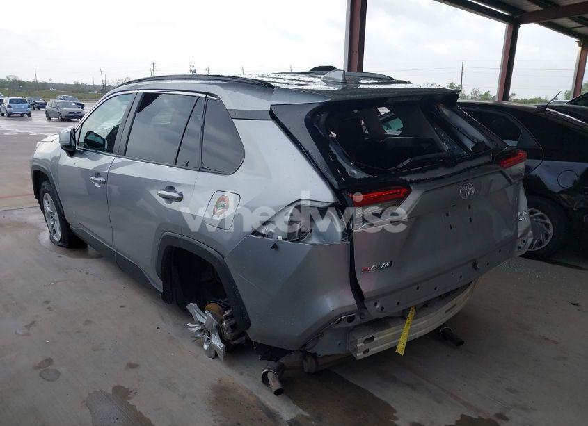Photo 3 of 2021 Toyota Rav4 XLE (VIN 2T3P1RFV3MC191290)