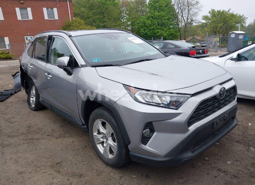 2021 Toyota Rav4 XLE (VIN 2T3P1RFV3MC247132) main photo