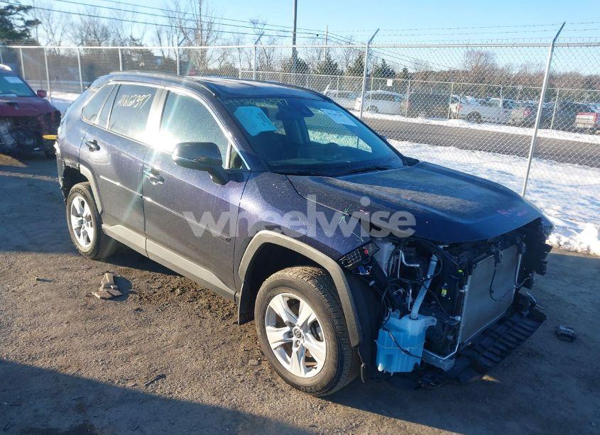 2021 Toyota Rav4 XLE (VIN 2T3P1RFV3MW168560) main photo