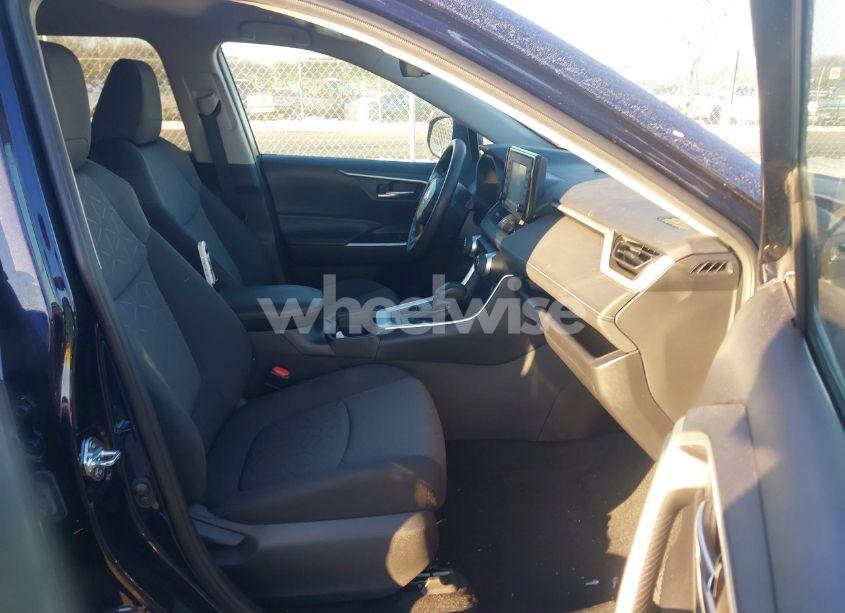 Photo 5 of 2021 Toyota Rav4 XLE (VIN 2T3P1RFV3MW168560)