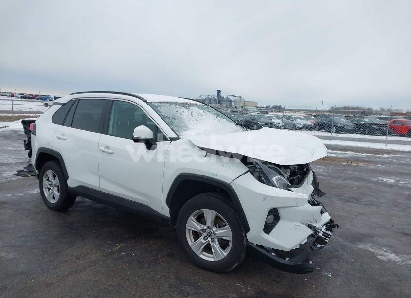 2021 Toyota Rav4 XLE (VIN 2T3P1RFV3MW170387) main photo