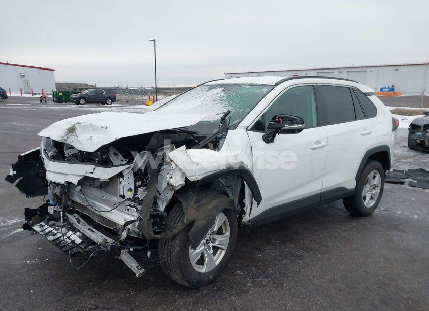 Photo 2 of 2021 Toyota Rav4 XLE (VIN 2T3P1RFV3MW170387)