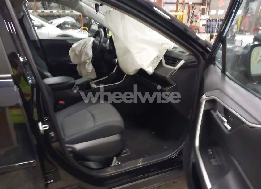 Photo 5 of 2021 Toyota Rav4 XLE (VIN 2T3P1RFV3MW237358)