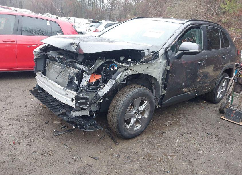 Photo 2 of 2022 Toyota Rav4 XLE (VIN 2T3P1RFV3NC258567)