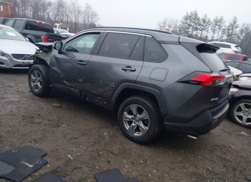 Photo 3 of 2022 Toyota Rav4 XLE (VIN 2T3P1RFV3NC258567)