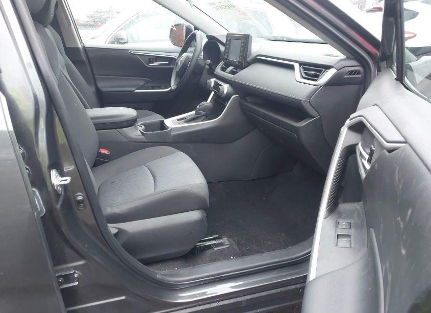 Photo 5 of 2022 Toyota Rav4 XLE (VIN 2T3P1RFV3NC258567)