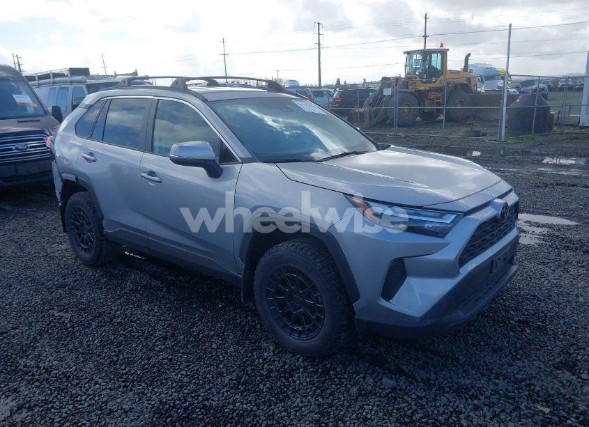2022 Toyota Rav4 XLE (VIN 2T3P1RFV3NC266202) main photo
