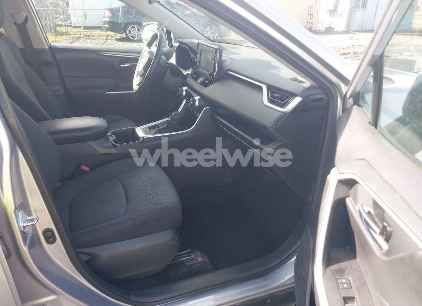 Photo 5 of 2022 Toyota Rav4 XLE (VIN 2T3P1RFV3NC266202)