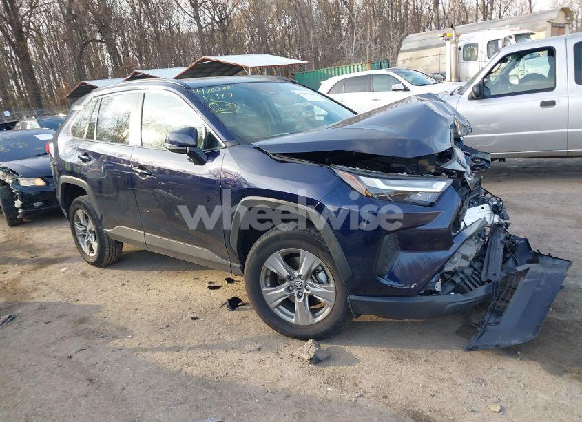 2024 Toyota Rav4 XLE (VIN 2T3P1RFV3RW429676) main photo