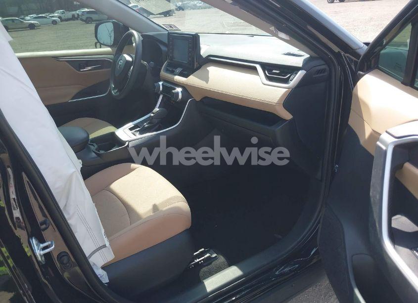 Photo 5 of 2019 Toyota Rav4 XLE (VIN 2T3P1RFV4KC051794)