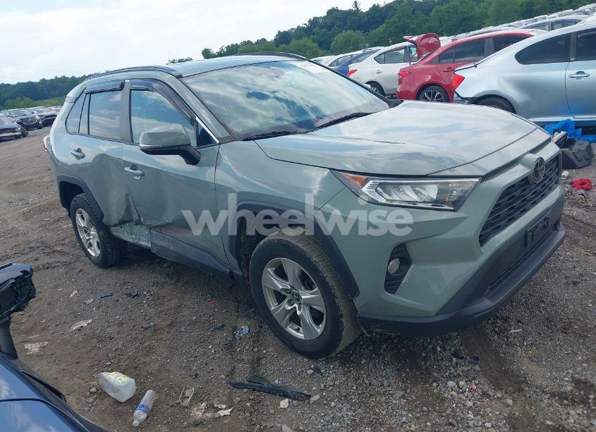 2020 Toyota Rav4 XLE (VIN 2T3P1RFV4LC078642) main photo