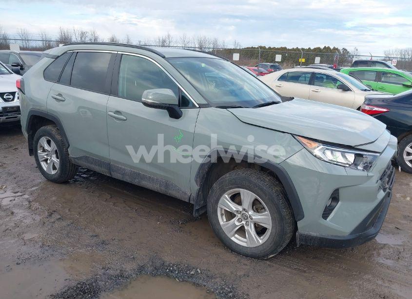 2020 Toyota Rav4 XLE (VIN 2T3P1RFV4LW114294) main photo