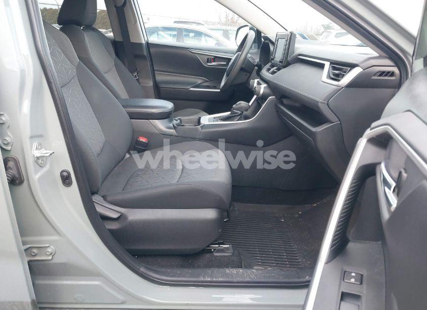 Photo 5 of 2020 Toyota Rav4 XLE (VIN 2T3P1RFV4LW114294)
