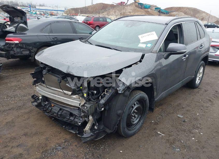 Photo 2 of 2020 Toyota Rav4 XLE (VIN 2T3P1RFV4LW131273)