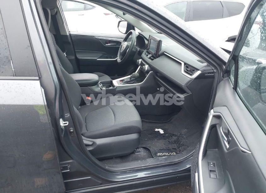 Photo 5 of 2020 Toyota Rav4 XLE (VIN 2T3P1RFV4LW131273)