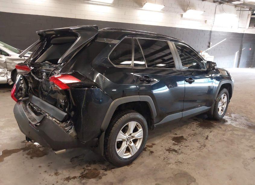 Photo 4 of 2020 Toyota Rav4 XLE (VIN 2T3P1RFV4LW131872)