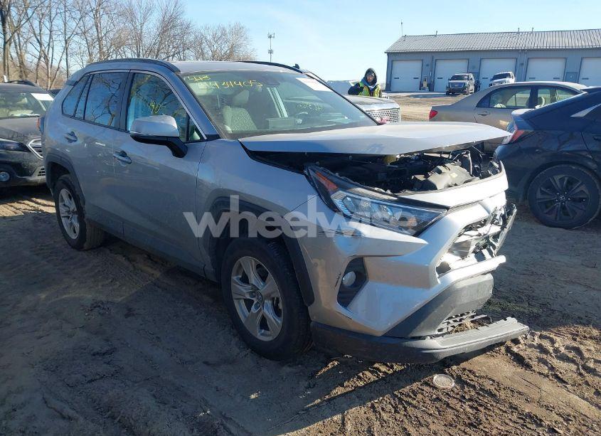 2021 Toyota Rav4 XLE (VIN 2T3P1RFV4MC160114) main photo