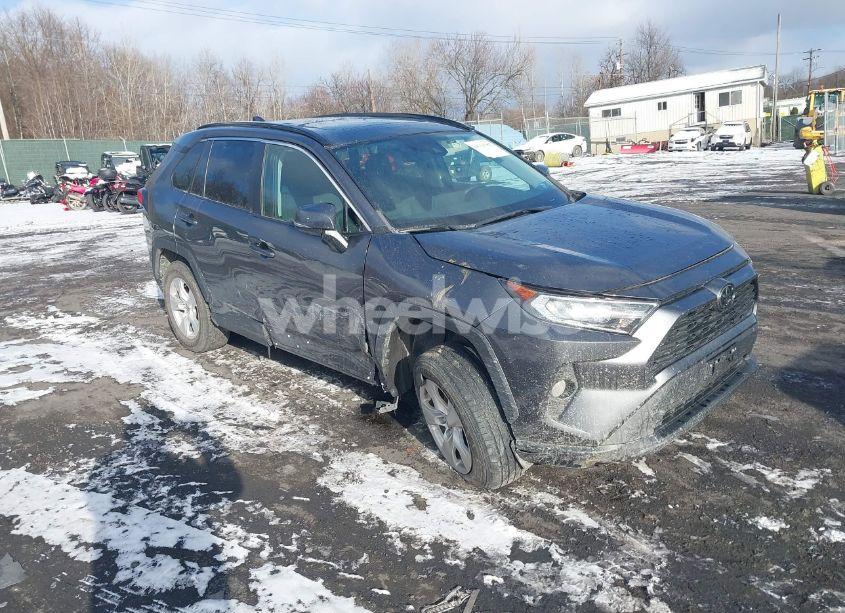2021 Toyota Rav4 XLE (VIN 2T3P1RFV4MC180069) main photo
