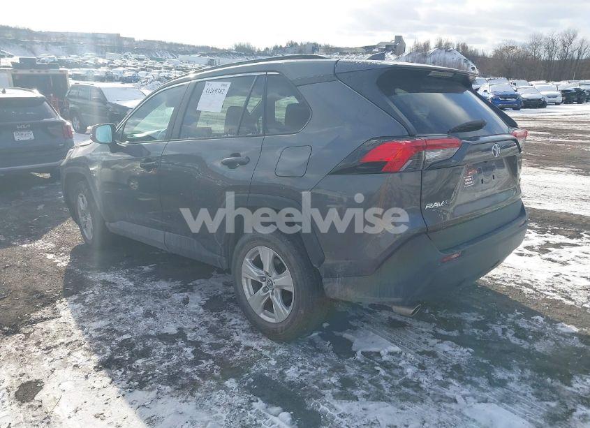 Photo 3 of 2021 Toyota Rav4 XLE (VIN 2T3P1RFV4MC180069)