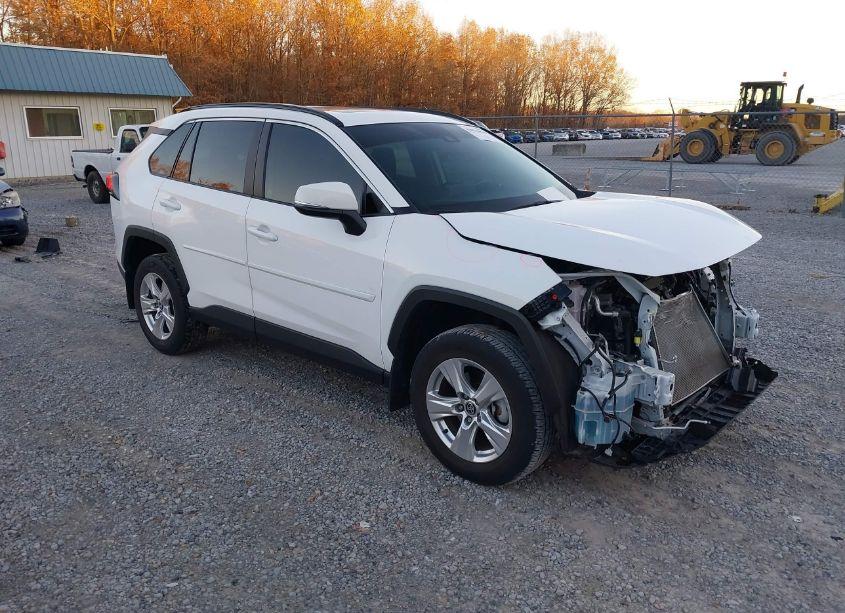 2021 Toyota Rav4 XLE (VIN 2T3P1RFV4MC243199) main photo