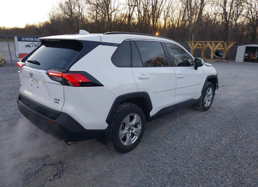 Photo 4 of 2021 Toyota Rav4 XLE (VIN 2T3P1RFV4MC243199)