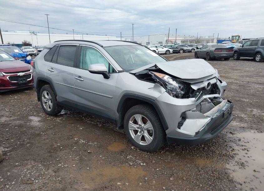 2021 Toyota Rav4 XLE (VIN 2T3P1RFV4MW149788) main photo