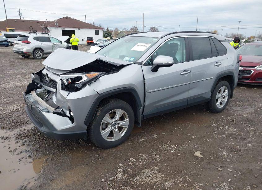 Photo 2 of 2021 Toyota Rav4 XLE (VIN 2T3P1RFV4MW149788)