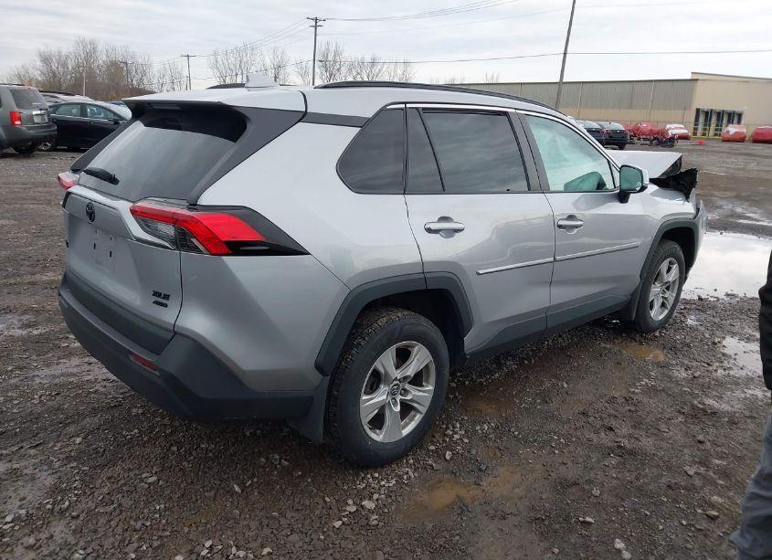 Photo 4 of 2021 Toyota Rav4 XLE (VIN 2T3P1RFV4MW149788)