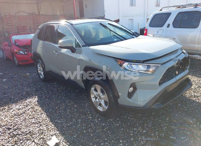 2021 Toyota Rav4 XLE (VIN 2T3P1RFV4MW180460) main photo