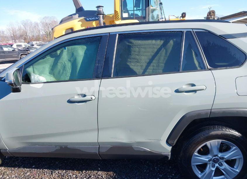 Photo 14 of 2021 Toyota Rav4 XLE (VIN 2T3P1RFV4MW180460)