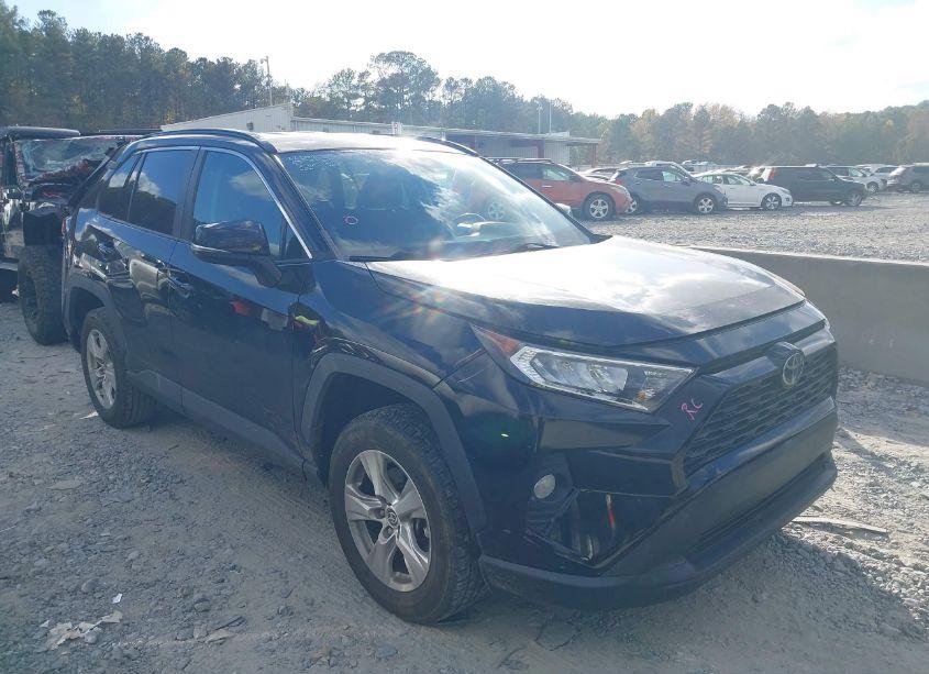 2021 Toyota Rav4 XLE (VIN 2T3P1RFV4MW186923) main photo