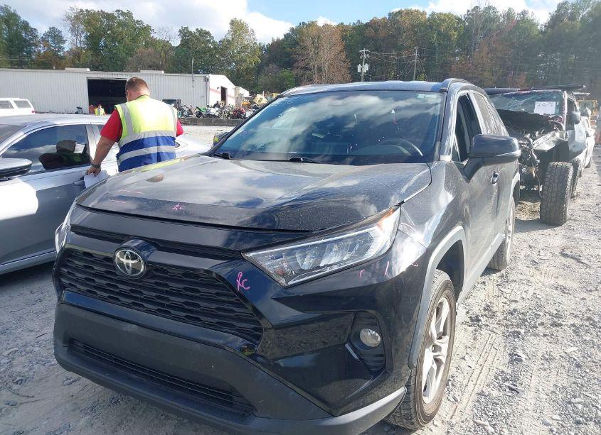 Photo 2 of 2021 Toyota Rav4 XLE (VIN 2T3P1RFV4MW186923)