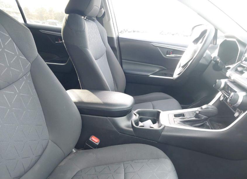 Photo 5 of 2021 Toyota Rav4 XLE (VIN 2T3P1RFV4MW186923)